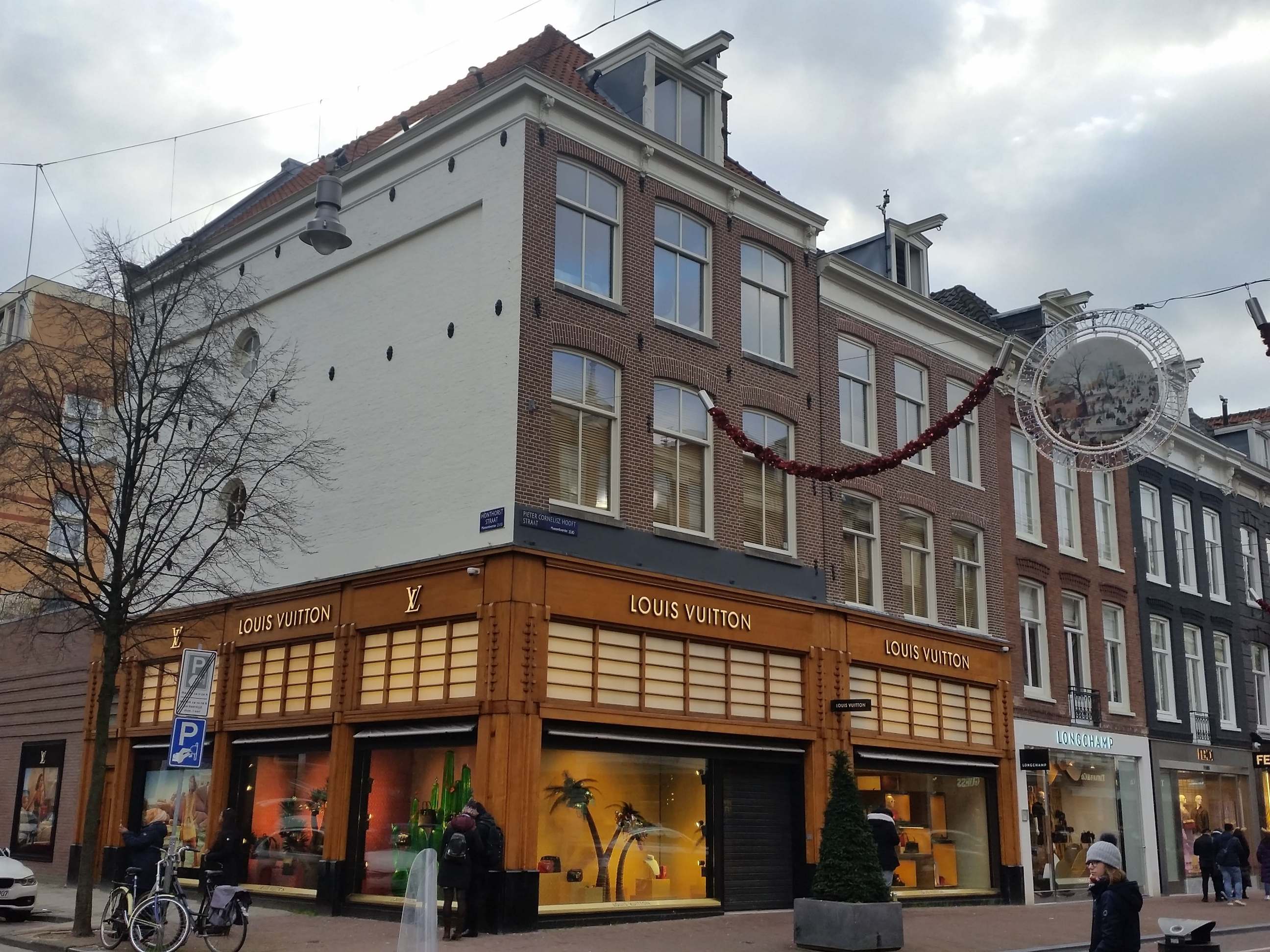 Elegant shopfronts on P.C. Hooftstraat near Amadi Park Hotel